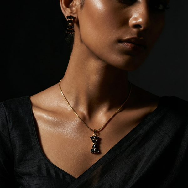 Pendant Bow Gold Black 1