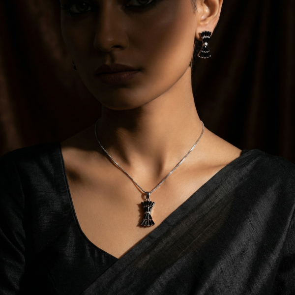 Pendant Bow Silver Black 2