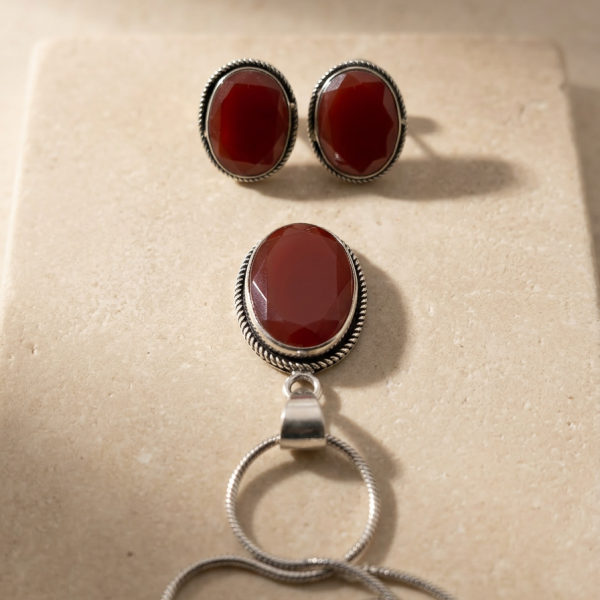 Pendant oval red