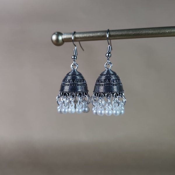 jhumke medium silver and pearl (1)